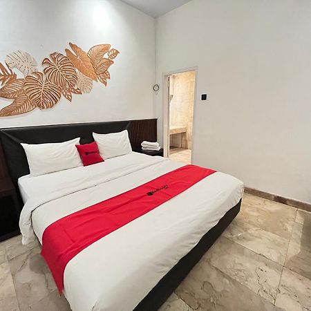 Reddoorz Near Kantor Walikota Манадо Экстерьер фото